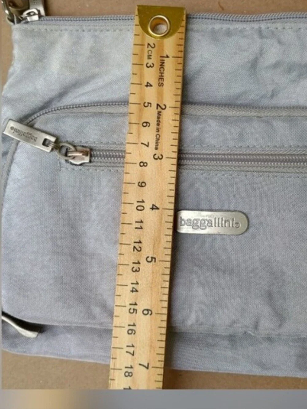 Baggallini Light Gray Silver Crossbody Bag Travel Purse